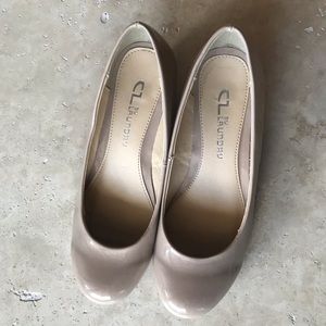 CL by Laundry patent nude wedge